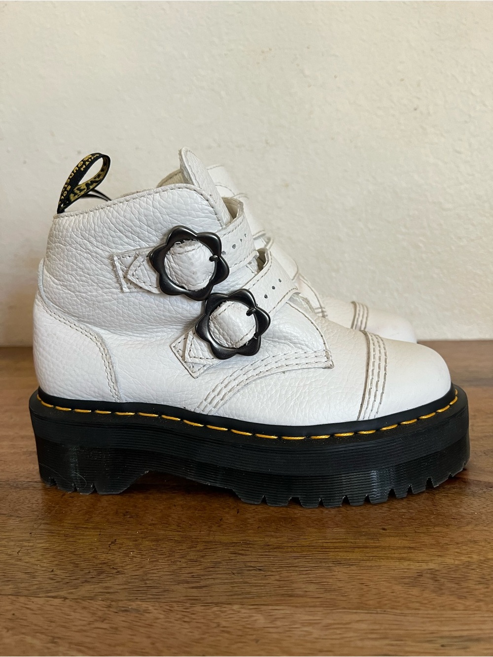 Dr Martens Devon Heart Leather Platform FLWR Buckle Boots White Women’s Size 6